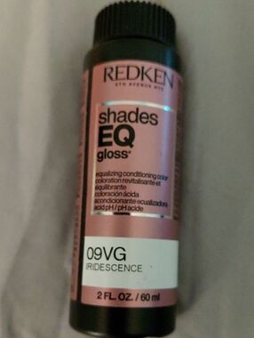 Redken Shades EQ Gloss 09VG- Iridescence Hair Color